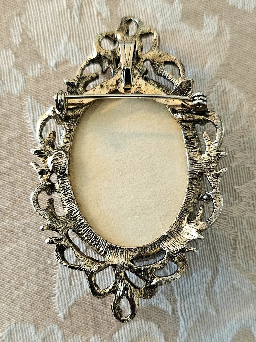 Vintage Floral Resin Cameo Brooch - Cream & Pink Flowers in Gold Frame